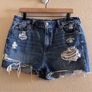 American Eagle Distressed Comfort Stretch Waistband Mom Short Size 16